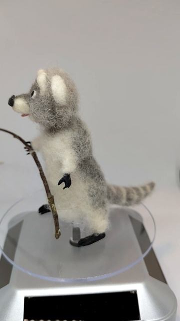 Валяная игрушка Енот. Енот с удочкой.