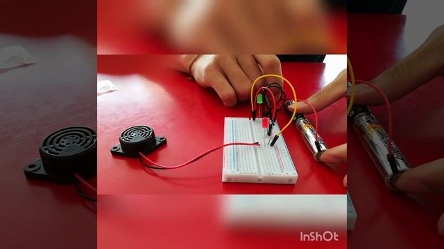 Forward-biased and Reverse-biased in Schottky Diode