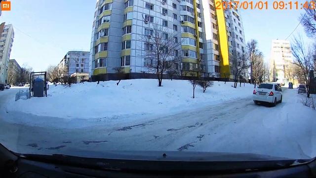 улица Хабаровская   Черный крузак