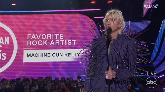 Machine Gun Kelly Accepts the 2022 AMA for Favorite Rock Artist - The American Music Awards