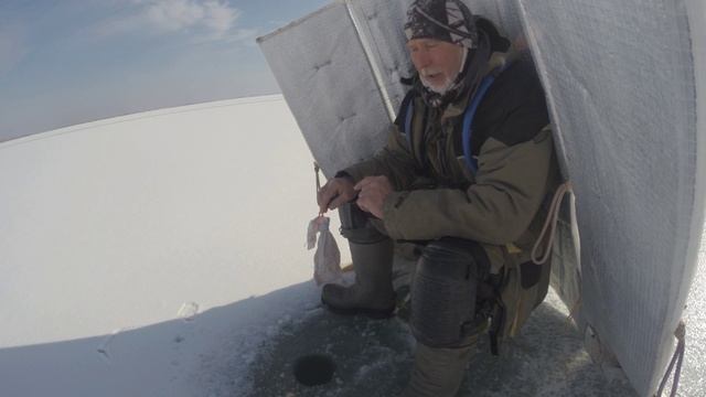 Зимняя рыбалка  со льда в  феврале. Часть 1 Маныч Весёловское водохранилище. от Юрия Философа