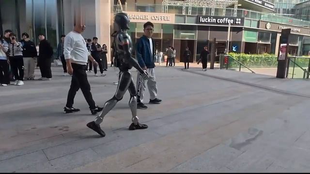 А я иду...шагаю...