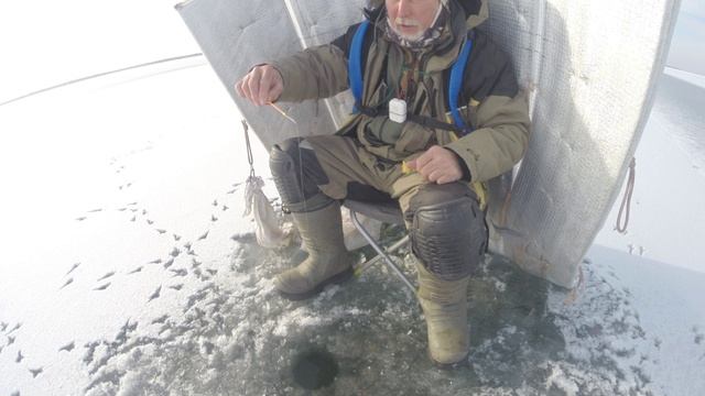 Зимняя рыбалка  со льда в  феврале. Часть 2 Маныч Весёловское водохранилище. от Юрия Философа