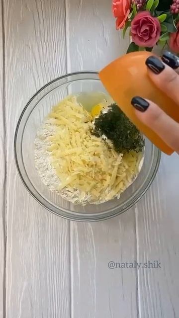 🧀 Сырная лепешка с зеленью на сковороде