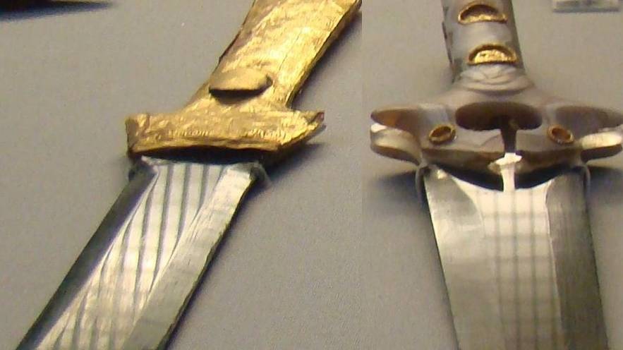 4-тысячелетний артефакт. Два ножа из зеленого обсидиана высочайшего качества обработки