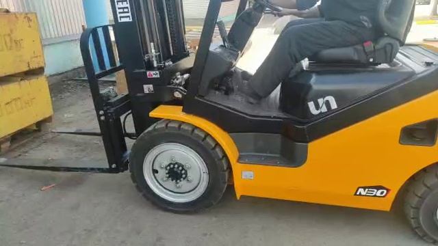 Видеообзор UN Forklift FD30T  (Xinchai)  Часть 1