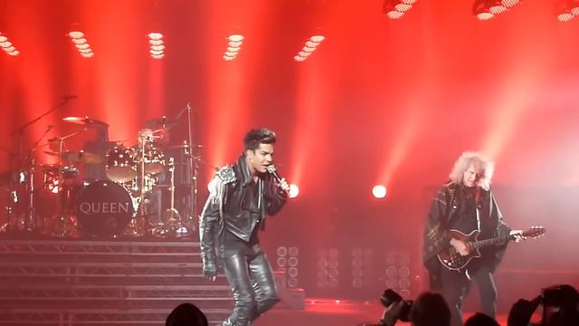 QUEEN + Adam Lambert Intro "Seven Seas of Rhye - Keep Yourself Alive - We Will Rock You" Hammersmit