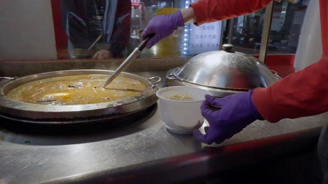 每天開賣就在排隊 | 麻辣鴨血篇 | 中原第一家麻辣鴨血 | Spicy Duck Blood | 中原夜市 | Taiwanese Street Food