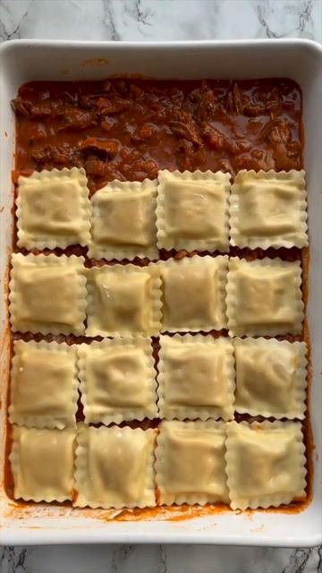 RAGU DE CARNE ASSADO COM RAVIOLI DE QUEIJO