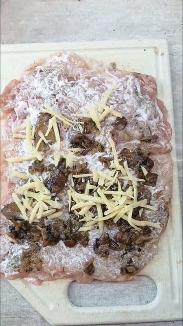 Куриный рулет с грибами и сыром #изкурицы #заморозка #полуфабрикаты #рулет #заготовкаеды