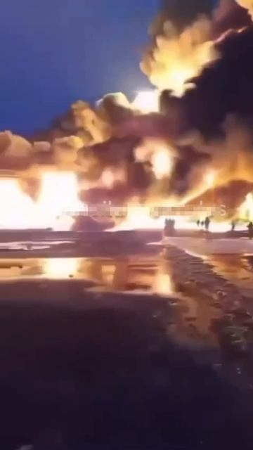 Жители Рязани сообщают, что в результате атаки БПЛА на Рязанскую область загорелась нефтебаза