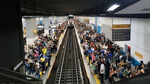 Metro de Rio de Janeiro en horario pico