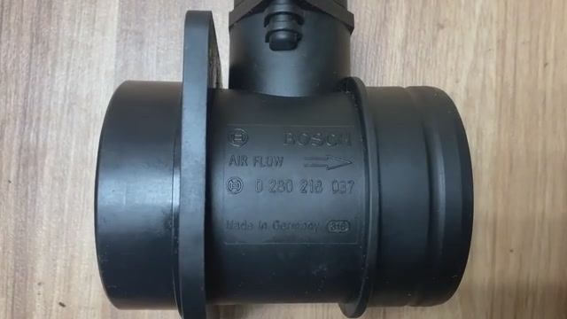 Датчик массового расхода воздуха ДМРВ BOSCH 0280218037 №037 на ВАЗ Лада