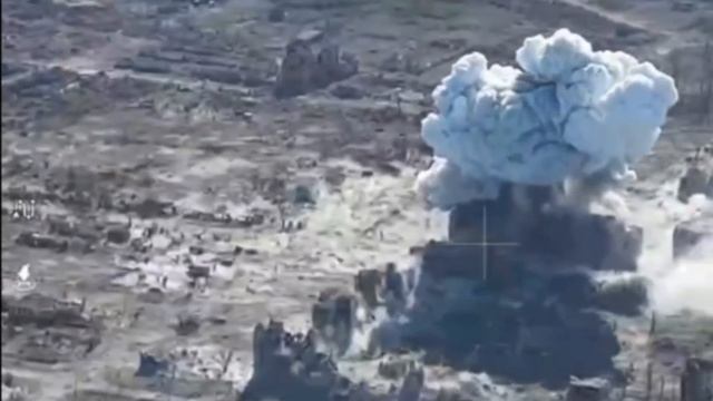 ❗💥 ОДАБ-1500 стирает в пыль вражеские позиции в Волчанске!
ВКС РФ нанесли мощный удар по позициям