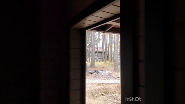 навес с хозблоком из дерева.