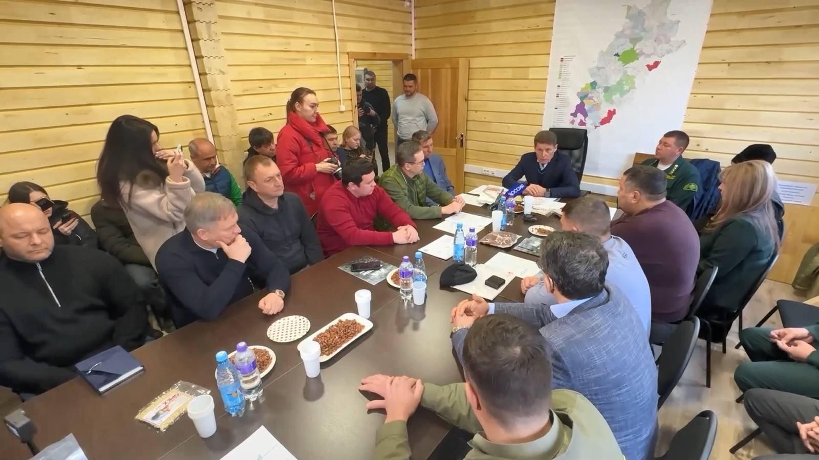 Навести порядок в сфере заготовки кедровых орехов поручил губернатор региона