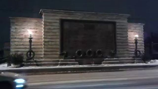 Памятник, мемориал в честь подвига 72-го Ижорского батальона. 
27 января 2022.