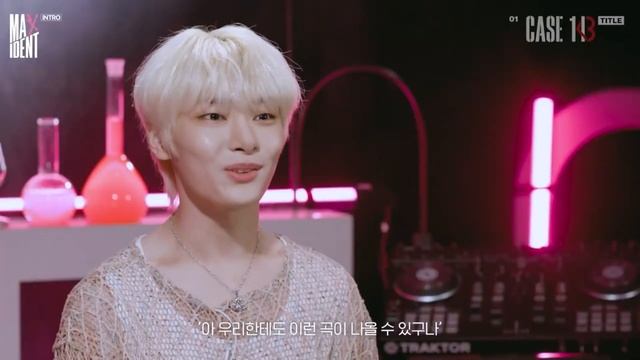 [Русская озвучка Kadza] Stray Kids [INTRO "MAXIDENT"]