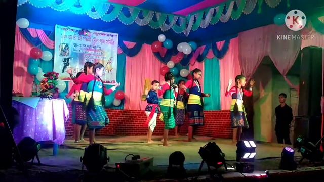 Dolisa  Assamese song by Deeplina Deka stage performance