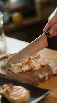 Летний салат с куриной грудкой на гриле MIKU