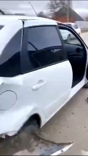 В Славянске-на-Кубани 30-летний водитель Chrysler столкнулся с Honda и Лада Гранта.