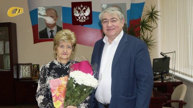 ГЛАВА ЖЕЛЕЗНОГОРСКА ПОЗДРАВИЛ С ЮБИЛЕЕМ ПРЕДСЕДАТЕЛЯ ОБЩЕСТВЕННОЙ ОРГАНИЗАЦИИ НАДЕЖДУ КОРОСТЕЛЕВУ