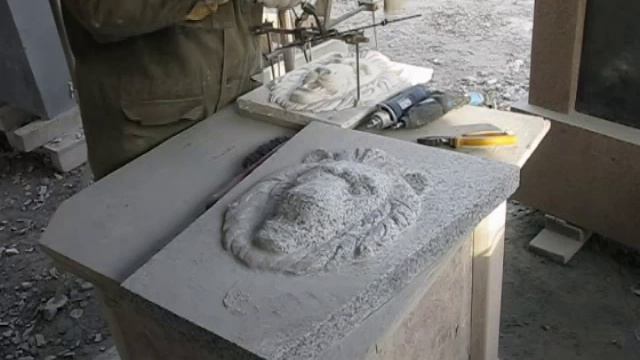 Изготовление барельефа льва