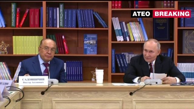 «Да ладно, больше».

Путина удивил ответ мэра о средней зарплате в Москве в 140-160 тысяч рублей.

М