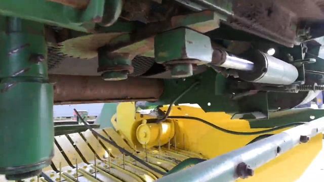 Пресс подборщик John Deere 550 № 293832 | Прокрутка
