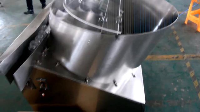 Машина подачи бутылок на конвейер SP-10 Minipress.ru