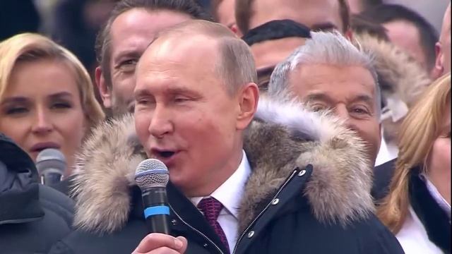 Путин поёт гимн России. 
Флаги НОД в Лужниках.