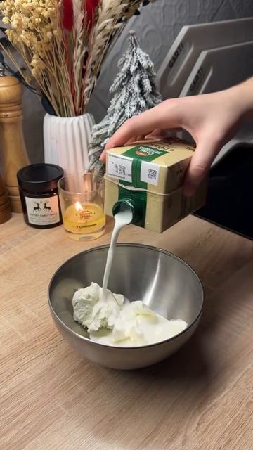 🧃 Клубничный чай с сырной шапочкой
