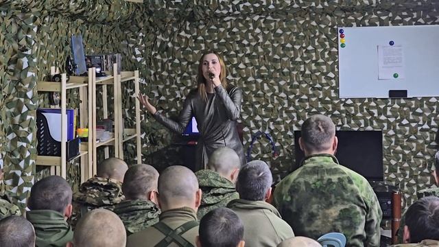 Анастасия Раинская исполняет "Любовь наполняет меня" для бойцов штурмовой бригады в зоне СВО