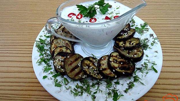 Баклажаны гриль с чесноком