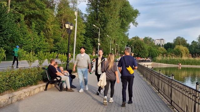 Кишинев, Молдавия и девушки, Парк