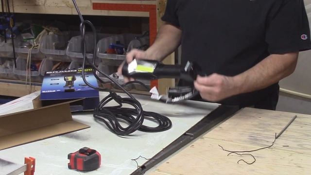 Harbor Freight Tools - BRAUN 1600 Lumen Corded Handheld Work Light