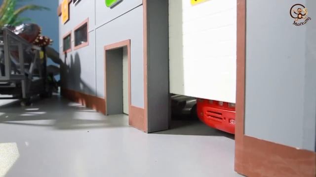 Мультик про машинки. Игрушки, трактор, полицейский, динозавр.