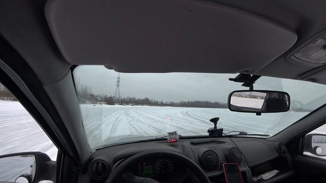 Ледяная гоночная трасса на Станкостроителей в обратном направлении 24 января 2024
