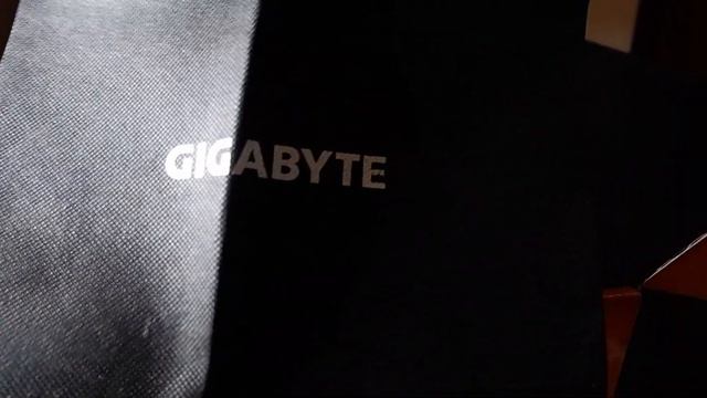 GIGABYTE B700H 700W Bronze PSU UNBOXING!