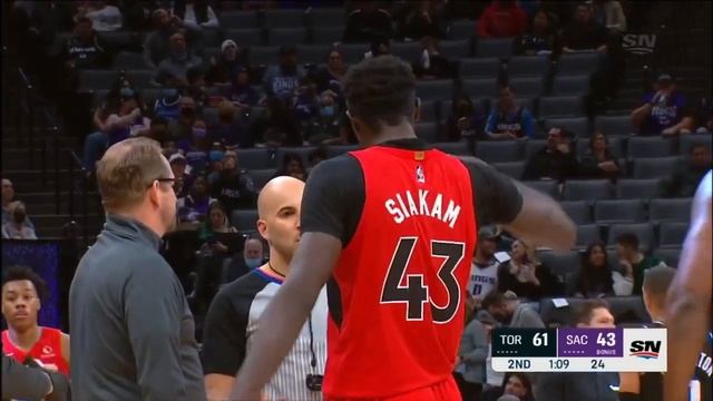 Kings play “Keep Bleeding” after Pascal Siakam got elbowed and was bleeding!