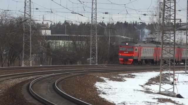 ЭР2Т-7144 прибывает на станцию Лесной Городок