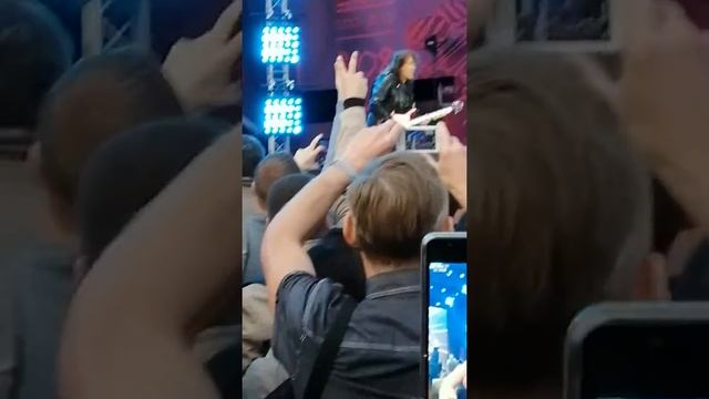 Владимир Кузьмин отжег на гитаре на фестивале шашлыков