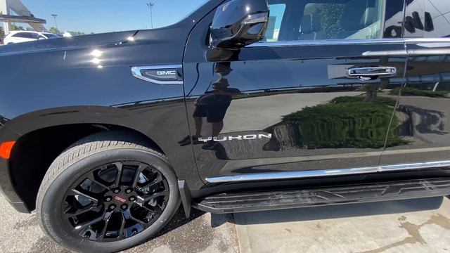 Black 2022 GMC Yukon SLT Review Calgary AB - Wolfe Calgary