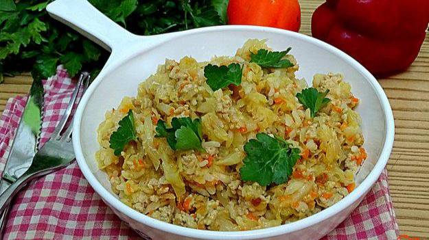 Капуста тушёная с рисом и фаршем