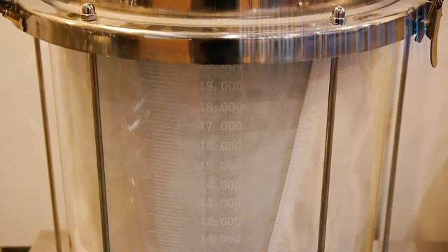 Машина розлива жидкостей в пластиковую упаковку  BB-152 Minipress.ru