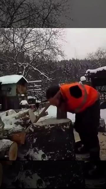 Мужик. Просто настоящий мужик. 1 сердечко как 1 уважение!