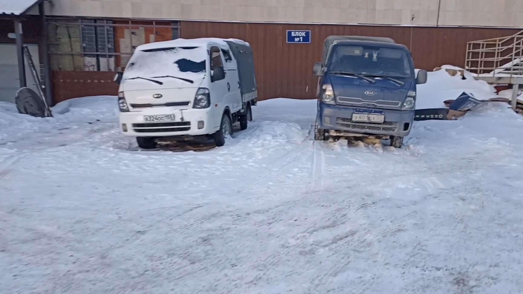 25.01 Суббота. На работе. Ставим новый стартер на рабочую KIA Bongo III.