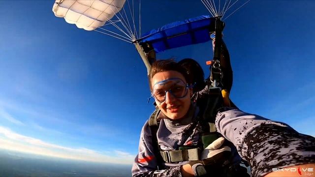 Семейный прыжок с парашютом объединяет #skydivesurgut