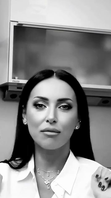 TikTok-коллаба Алсу и Славы Скрипки (который сидит с бобром за столом, you know) – это когда включае