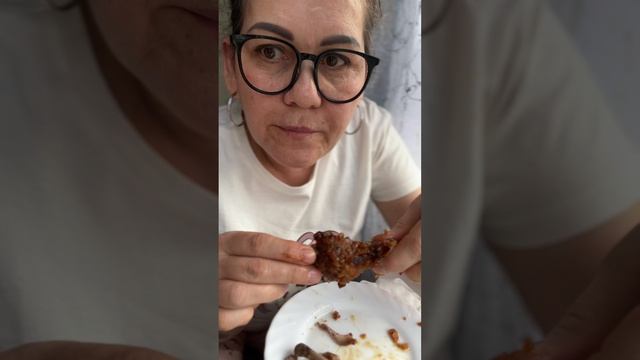 Мукбанг на подоконнике